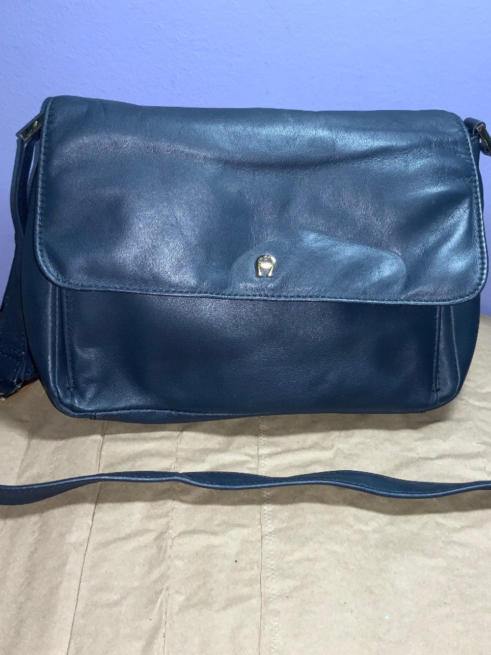 Etienne Aigner dark blue leather crossbody purse vintage 80’s